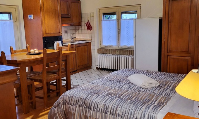 Crocetta-San Lazzaro-Modena Est Apartment | Modern Studio Apartment B9 with Pool and Spa Access