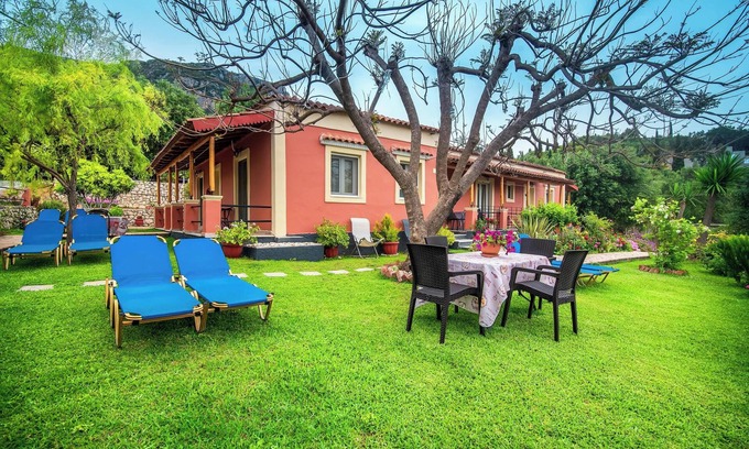 Lakones Apartment | Cozy Studio Apartment "Bozikis" with Wi-Fi and Ocean Views