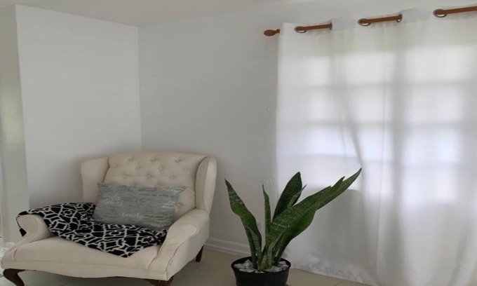 Lucaya Apartment | Cozy Studio Apartment Steps from the Beach with Ocean View