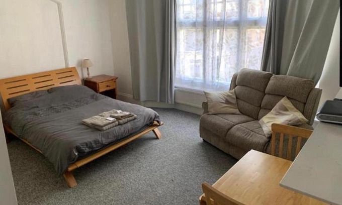 Eastbourne Apartment | Discover a Cozy Studio Apartment in Eastbourne Town Centre