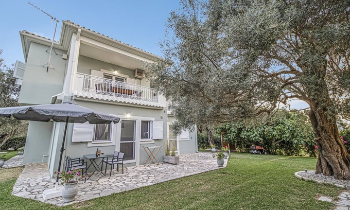 Agios Ioannis Apartment | Studio Apartment 'Elaia 5' with Mountain View, Wi-Fi and Air Conditioning