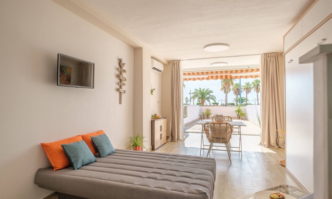 Peniscola Apartment | Inviting Studio Apartment 'Estudio En Peñíscola' with Ocean Views