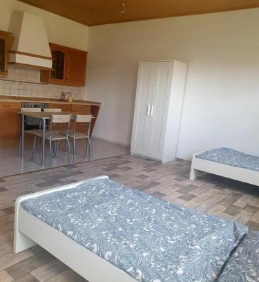 Groß Miltzow Apartment | Cozy Studio Apartment for 3 with Restaurant & Kid-Friendly