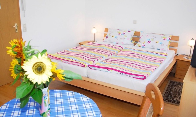 Hohenbodman Apartment | Cozy Studio Apartment with Shared Garden & Free Wi-Fi