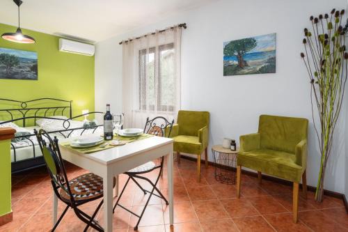Flengi Apartment | Cozy Studio Apartment - Rated 9.1/10 & Pet-Friendly!