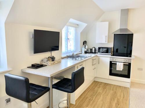 Coleford Apartment | Cozy Studio Apartment for Memorable Stays - Rated 10/10