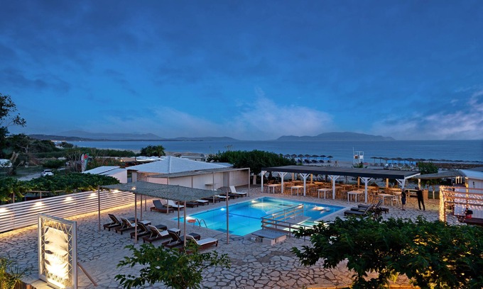 Pidima Kyras Apartment | Cozy Studio Apartment 'Iguana 8' with Oceanfront Views