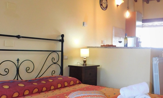 Terricciola Other | Cozy Studio Apartment in Farmhouse with Pool & Breakfast