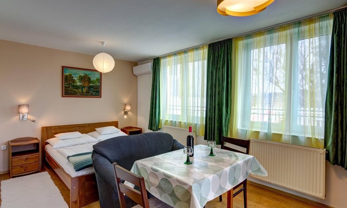 Heviz Apartment | Cozy Studio Apartment in Heviz with Family-Friendly Amenities