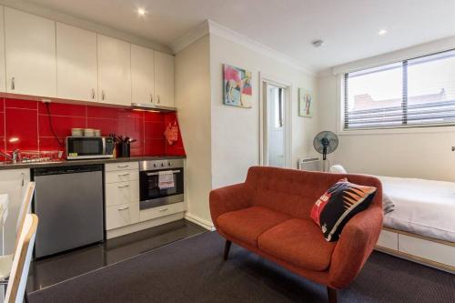 Fitzroy Apartment | Stylish Studio Apartment in Vibrant Fitzroy - 8.6/10 Rated