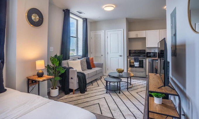 Central Business District Apartment | Ideal Studio Apartment in Downtown Mobile - 4-Star Rated