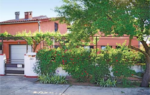 Valbandon Apartment | Discover a Family-Friendly Apartment in Valbandon with Wifi