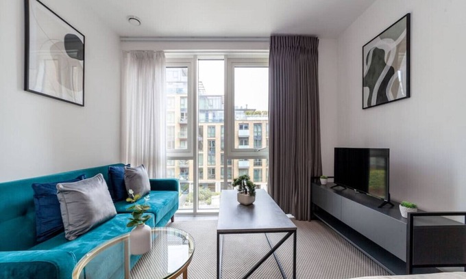Wandsworth Apartment | Elegant Wandsworth Studio with Spa & Family-Friendly Amenities