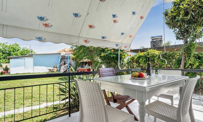 Zalongo Apartment | Inviting Studio Apartment 'Labros 1' with Mountain Views