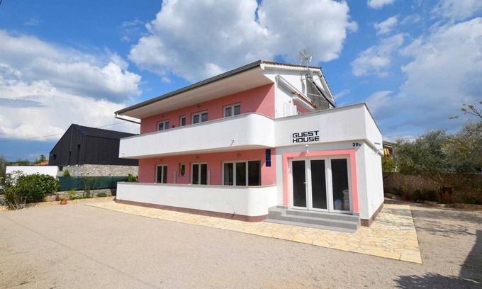 Rasopasno Apartment | Cozy Studio-Apartment Letizia with Kitchen & Breakfast Included