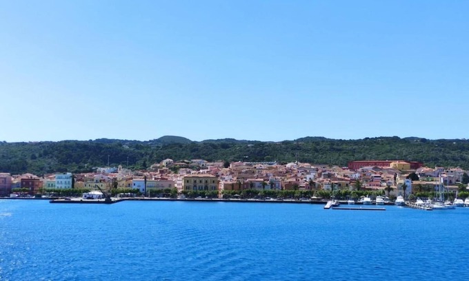 Carloforte Apartment | Oceanfront Studio Apartment "Loft la Perla" with A/C & Wi-Fi