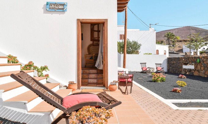 Guatiza Apartment | Perfect Studio Apartment Loft la Petite with Wi-Fi & Garden