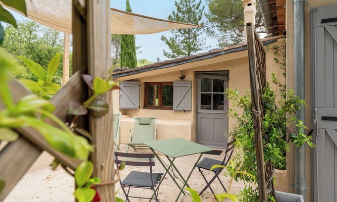 Apt Apartment | Cozy Studio 'Maison Marvic' with Pool, Wi-Fi & Kitchen