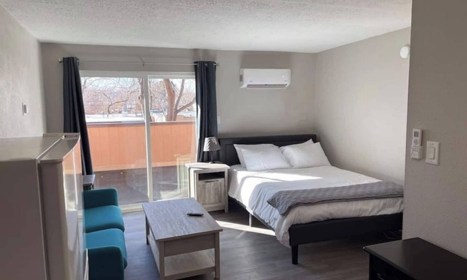 University Heights Apartment | Modern Style Retreat with Kitchen in Downtown Albuquerque