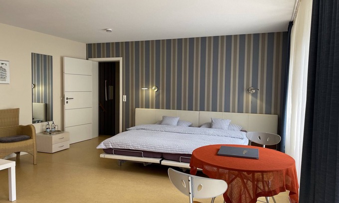 Old Town Apartment | Studio Apartment 'Nr 1 Haus Stiegeler Adelhauser' with Private Terrace and Wi-Fi