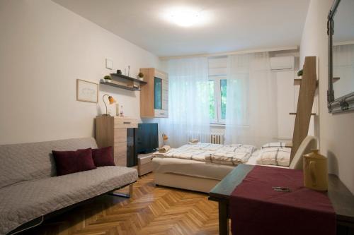 Osijek Apartment | Top-Rated Studio Apartment Vijenac with Hot Tub Access
