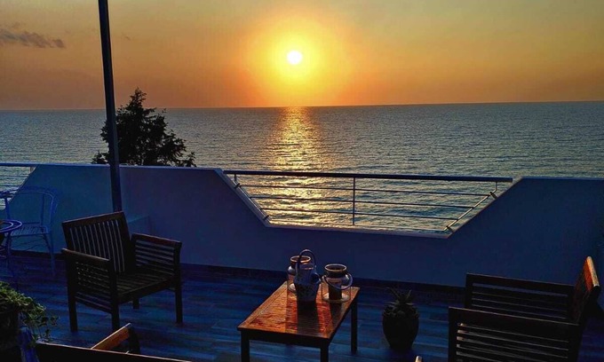 Pizzo Apartment | Sea View Studio Apartment with Kitchen and Breakfast