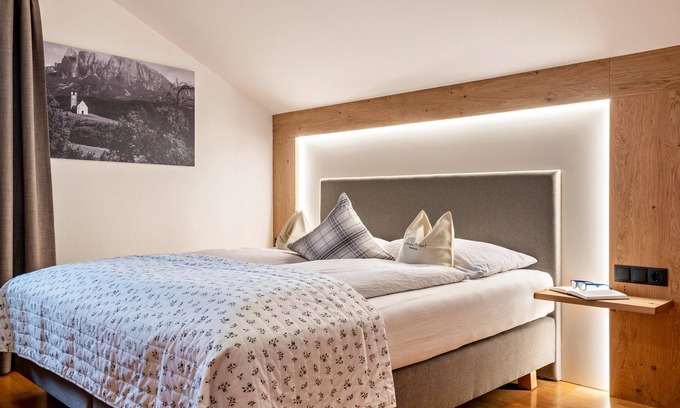Renon Apartment | Cozy Studio Apartment 'Zunerhof Fenn' with Mountain Views