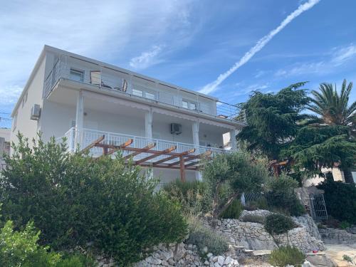 Cove Tri Zala (Zrnovo) Apartment | Discover Studio Apartments with Ocean Views and Pet-Friendly Amenities