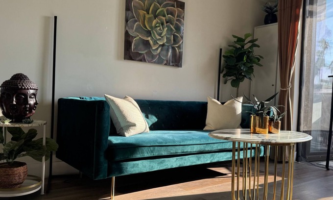 Wilshire Apartment | Studio Apt, Balcony, Free Parking, Fully Equipped