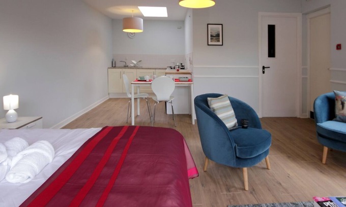 Dungannon Apartment | Cozy Studio Apartment with Kitchen and Dining Area