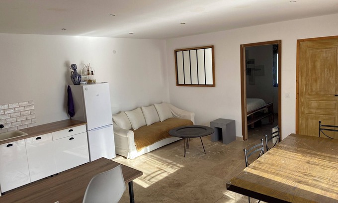 Bedarrides Apartment | Cozy Studio in the Heart of Vineyards with Pool & Kitchen