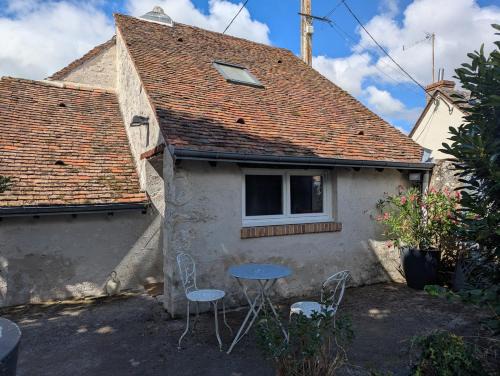 Nouan-sur-Loire Apartment | Quiet Studio Near Chambord - Rated 9/10, Great for Families