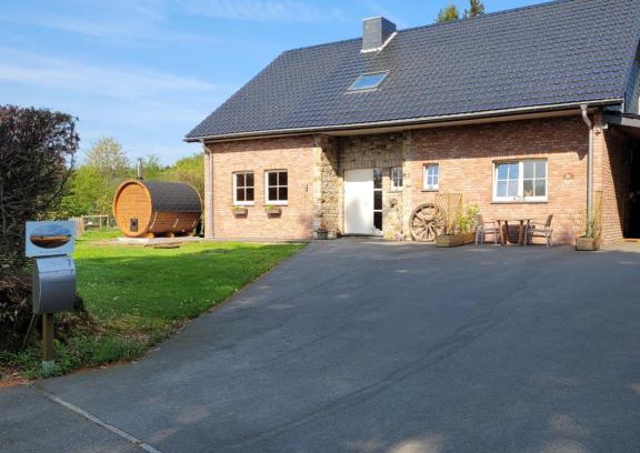 Sourbrodt Apartment | Cozy Studio au coin des Fagnes - Child Friendly Retreat