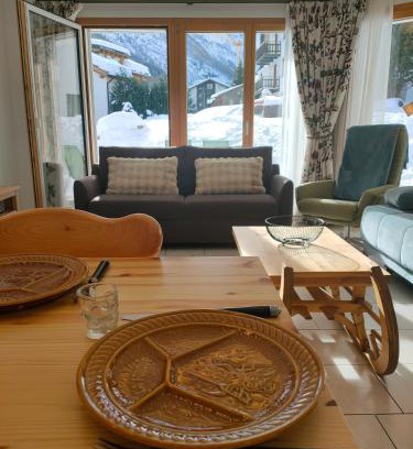 Saas-Fee Apartment | Convenient Studio Steps from the Gondola for Families