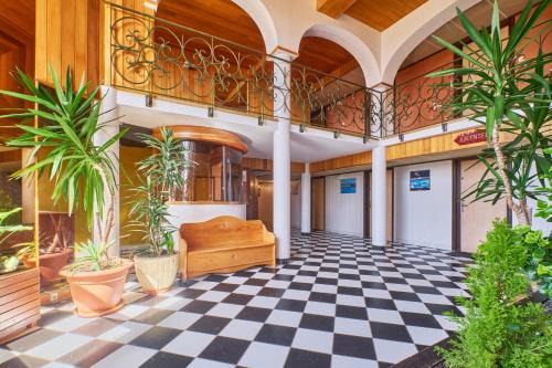 Eclose-Est Apartment | Charming Studio Steps from the Slopes - Family Friendly Stay