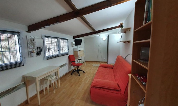Conflans-Sainte-Honorine Apartment | Stylish Studio with Terrace - Guest Rated 9/10