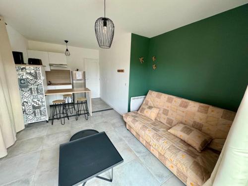 Saint-Marcel-les-Valence Apartment | Inviting Studio with Shaded Outdoor Space for Families