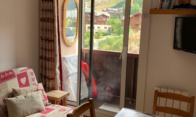 Les Menuires Apartment | Cozy Studio Les Menuires for Families and Pets Welcome