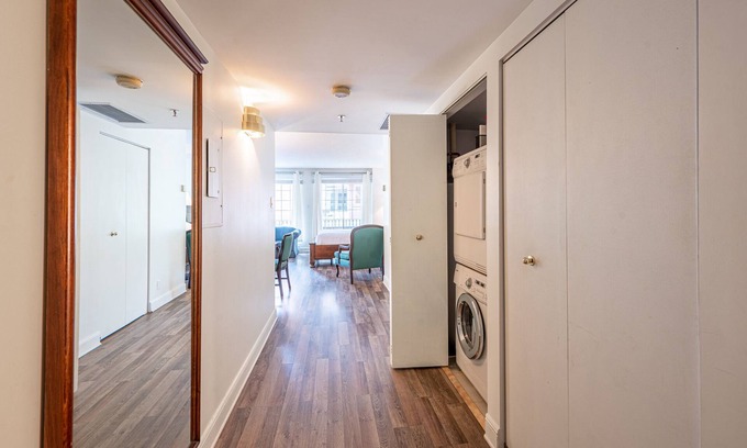 Saint-Sauveur House | Beautiful Studio with Kitchen and Exciting Amenities