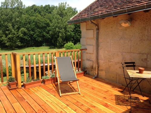 Aiguevive House | Inviting Studio with Terrace Near Abbaye d'Aiguevive
