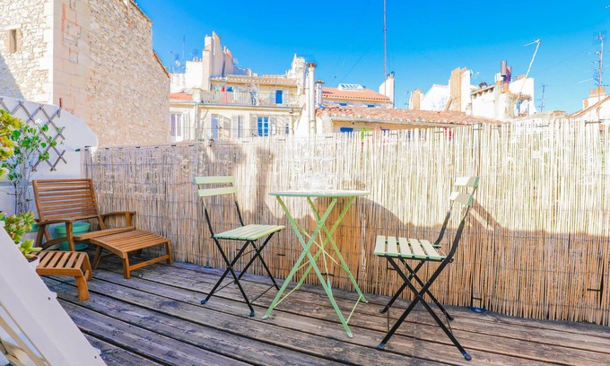 Noailles Apartment | Quaint Studio with Terrace near Vieux Port & Cours Julien