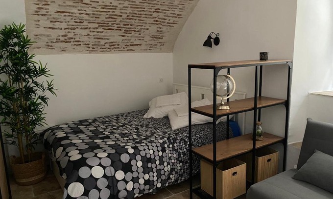 Cahors Old Town Apartment | Beautiful Stone Vault Studio - 10/10 Guest Rated Escape