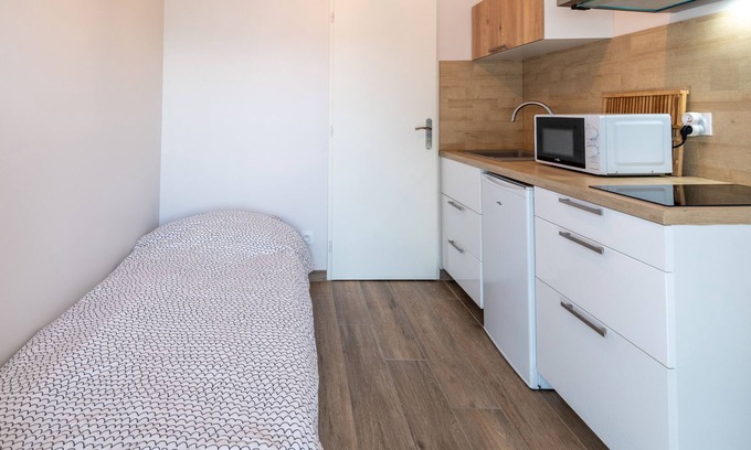 Trevignin Apartment | Scenic Studio with Mountain Views and Breakfast Included