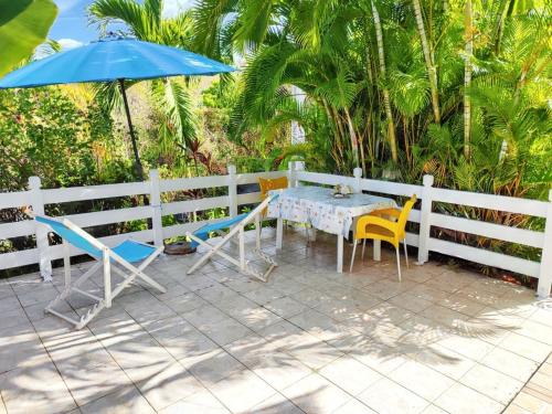 Marigot Apartment | Beachfront Studio with Garden, WiFi and Child-Friendly Vibe