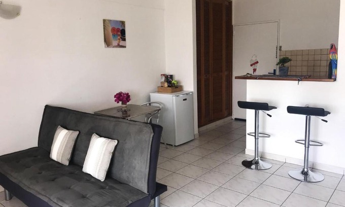 Tartane Apartment | Tranquil Studio with Sea View in La Trinite