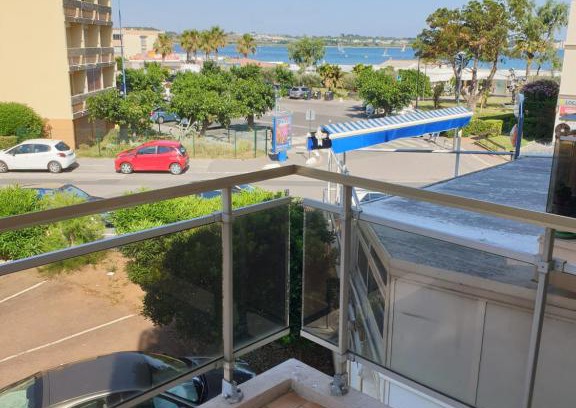 Balaruc-les-Bains Apartment | Pet-Friendly Studio Balaruc les Bains with Views of Thau