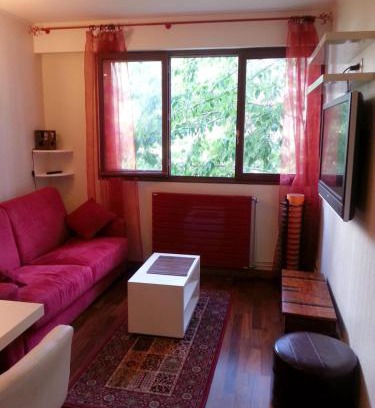 Clamart Apartment | Delightful Studio Bellevue: Rated 8.5/10 by Guests