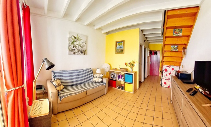 L'Autre-Bord Apartment | Studio Bis: Breathtaking Sea Views Steps from the Beach