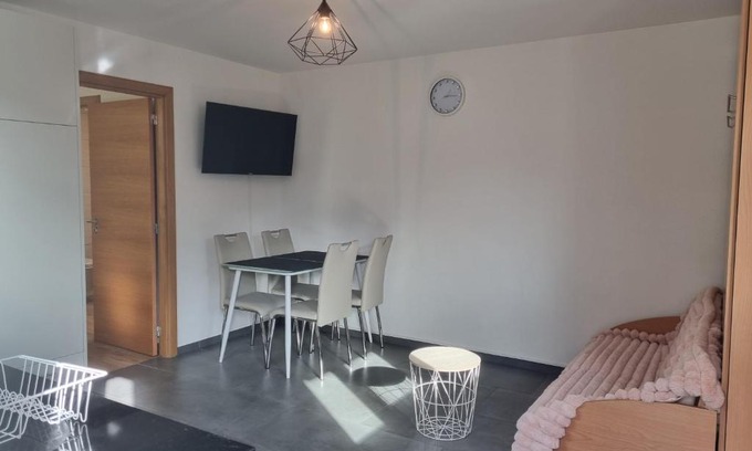 Grimisuat Apartment | Pet-Friendly Studio Blackbird with High Guest Ratings