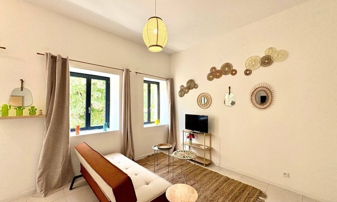 Nimes City Centre Apartment | Studio Boho, sleeps 4, Nîmes, 160 bed, a/c